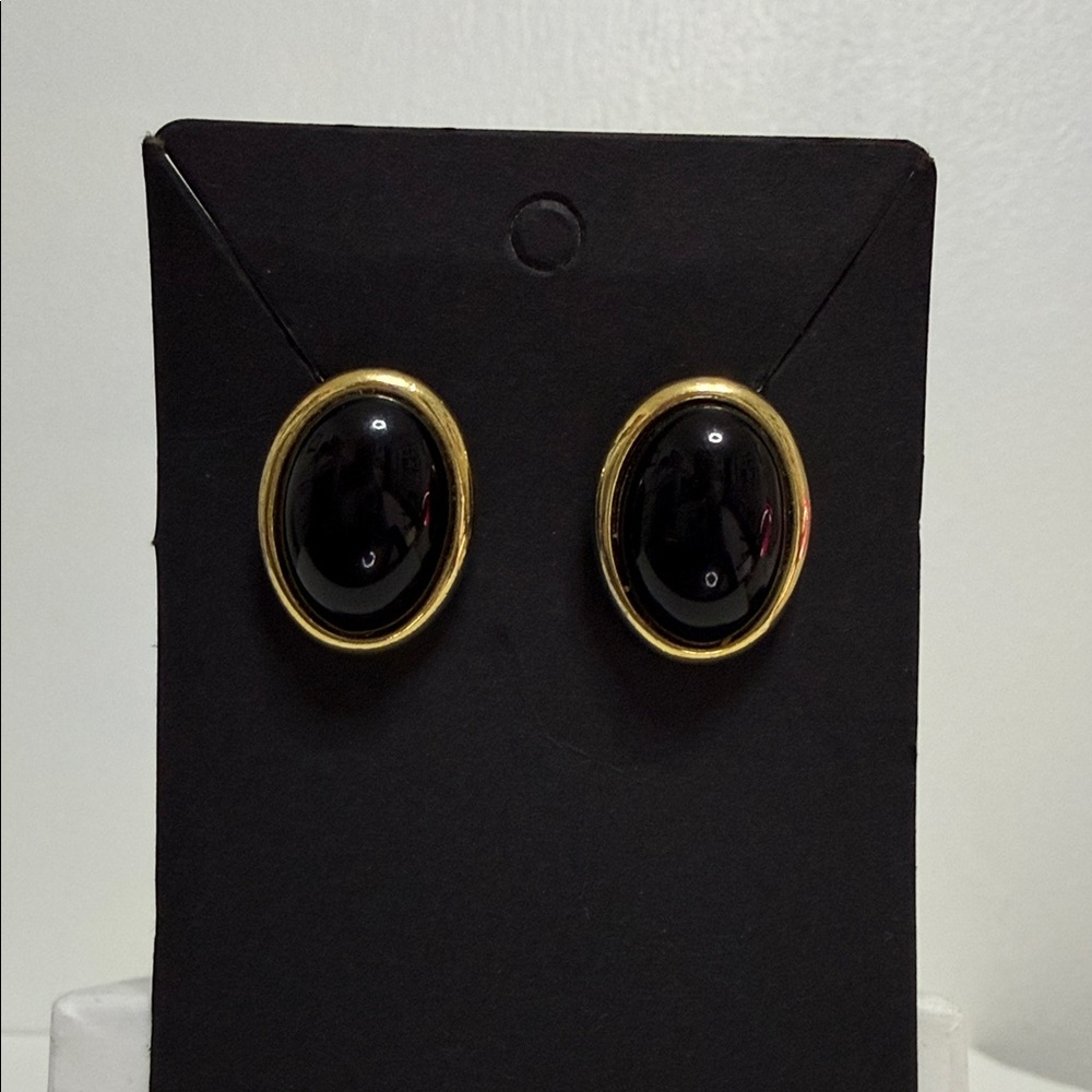 Vintage Signed Trifari Black Cabochon Gold Tone Oval Stud Earrings